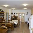 La sala per le colazioni, con la stufa ad Olle
