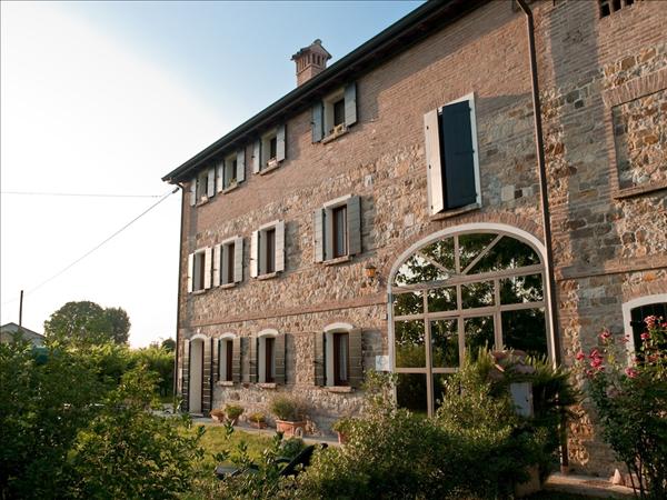 relax in apartments in a farmhouse in the countryside 