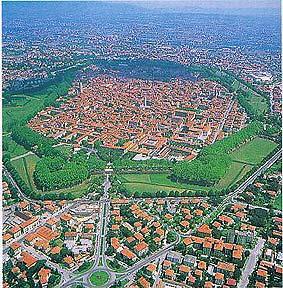 Discover Lucca